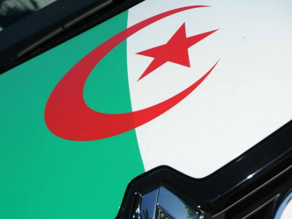 रेनाल्‍ट ने कान्‍स में पेश की शानदार कार 