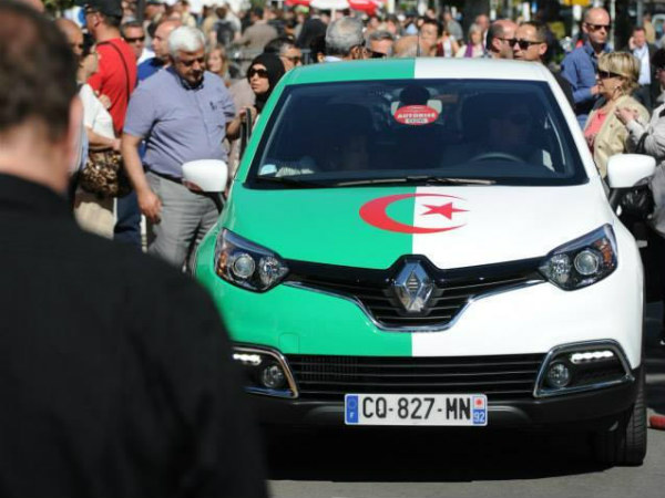 रेनाल्‍ट ने कान्‍स में पेश की शानदार कार 