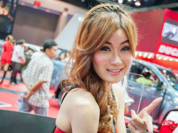 बैंकॉक मोटर शो की हॉट बेब्‍स