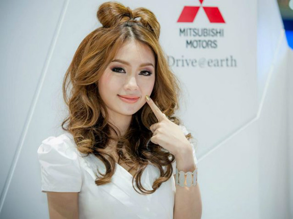 बैंकॉक मोटर शो की हॉट बेब्‍स