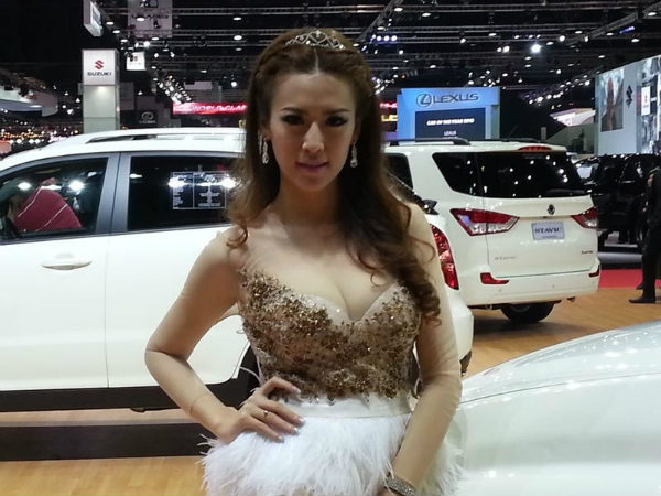 बैंकॉक मोटर शो की हॉट बेब्‍स