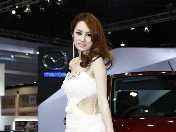 बैंकॉक मोटर शो की हॉट बेब्‍स