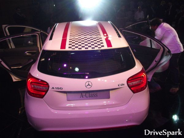 खत्‍म हुआ इंतजार, पेश हुई मर्सडीज की सबसे सस्‍ती कार