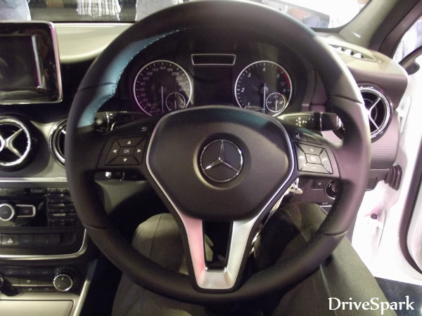 खत्‍म हुआ इंतजार, पेश हुई मर्सडीज की सबसे सस्‍ती कार