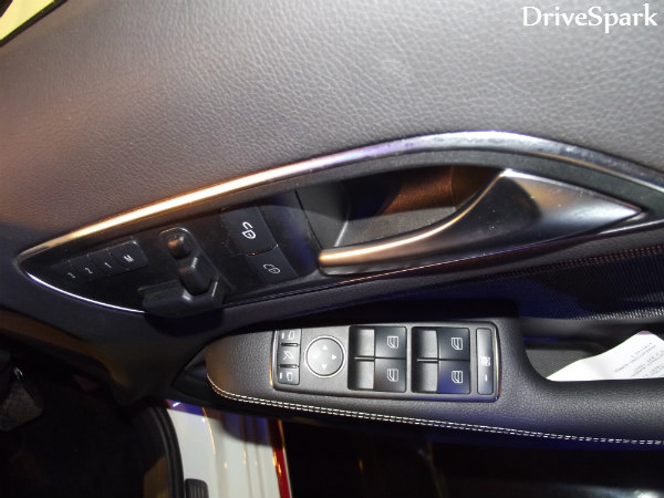 खत्‍म हुआ इंतजार, पेश हुई मर्सडीज की सबसे सस्‍ती कार