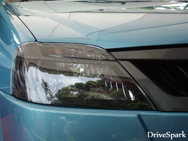 बेहतरीन स्‍मोक्‍ड ग्‍लॉस हेडलैम्‍प 