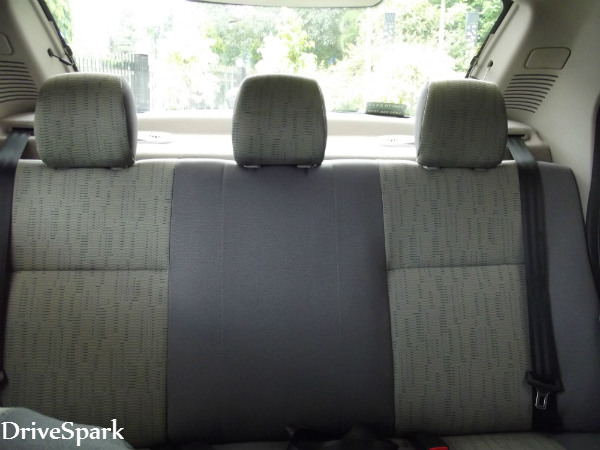 कार में बेहतरीन स्‍पेश 