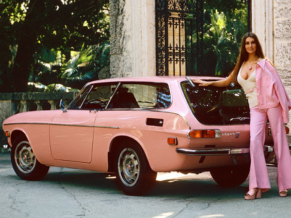 प्‍लेब्‍वॉय बेब्‍स और शानदार कारें: 1973 