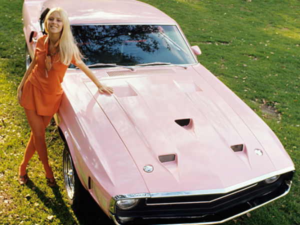 प्‍लेब्‍वॉय बेब्‍स और शानदार कारें: 1969 