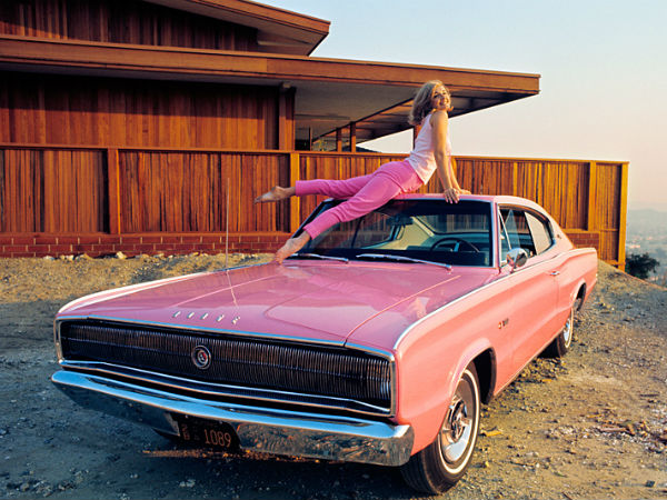 प्‍लेब्‍वॉय बेब्‍स और शानदार कारें: 1966 