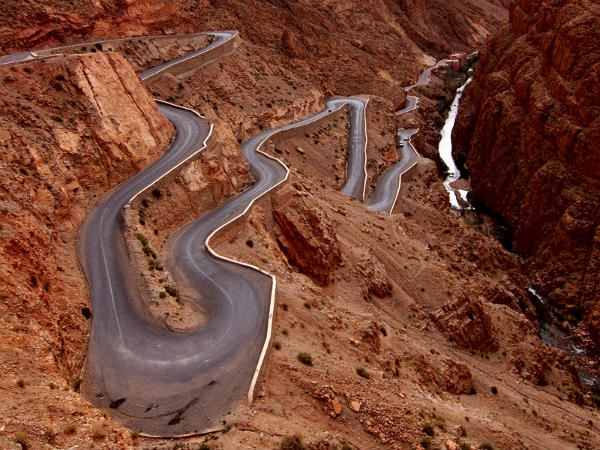 दुनिया की कुछ आश्‍चर्यजनक सड़कें 