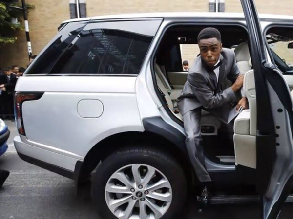  स्‍कूल में पहुचें सुपरकार से, मच गया धमाल 