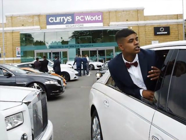 स्‍कूल में पहुचें सुपरकार से, मच गया धमाल 