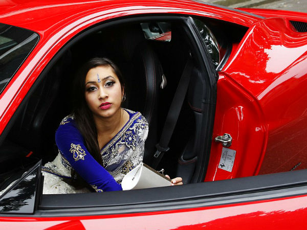 स्‍कूल में पहुचें सुपरकार से, मच गया धमाल 