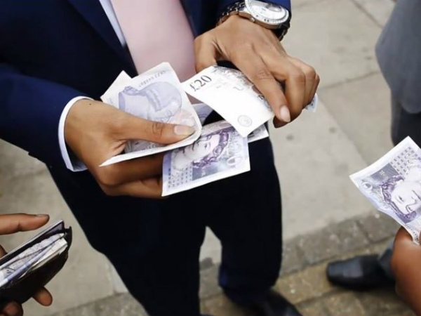 स्‍कूल में पहुचें सुपरकार से, मच गया धमाल 