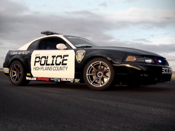 इस कार और बाइक के स्‍टंट को देख दंग रह जायेंगे