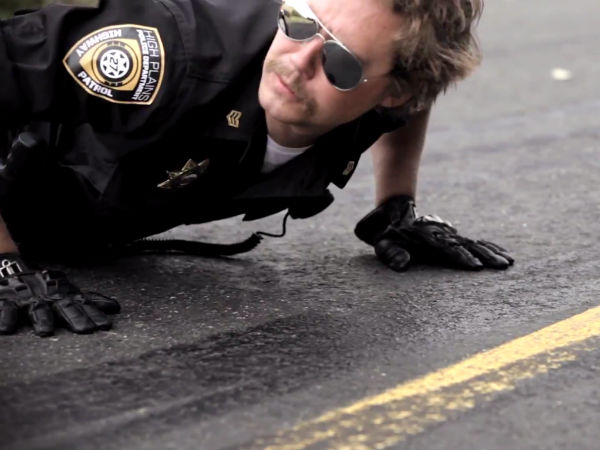 पुलिस वाले ने दिखाया अपना हुनर 