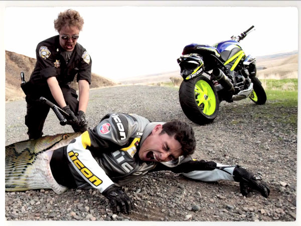 बाइकर्स की धुनाई 