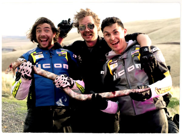 ये हैं वो दो रेसर और पुलिस वाला 