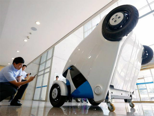 New Electric Car Armadillo-T Can Fold Itself In Half