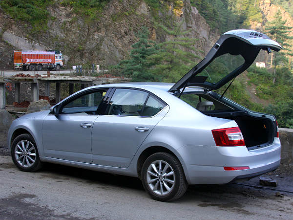 2013 Skoda Octavia Launched In India; Price, Features & Specification 
