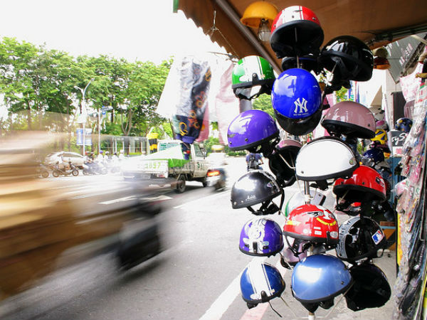 रोड साईड हेल्‍मेट 