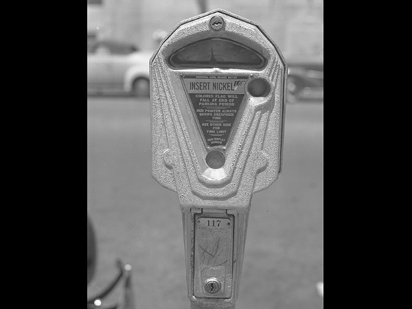  पहला क्‍वाइन ऑपरेटेड पार्किंग मीटर 