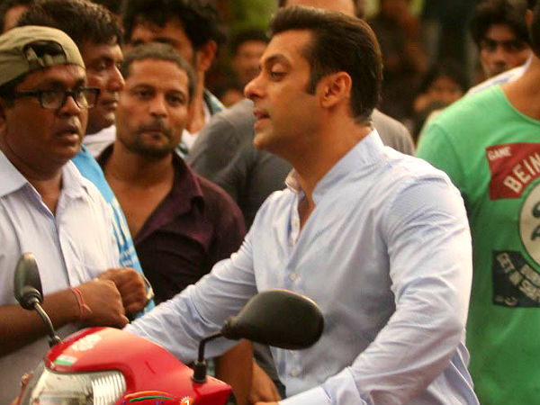 Salman Khan Driving Suzuki Bikes In Movie Jai Ho 