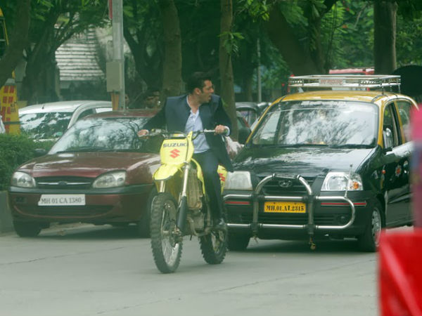 Salman Khan Driving Suzuki Bikes In Movie Jai Ho 