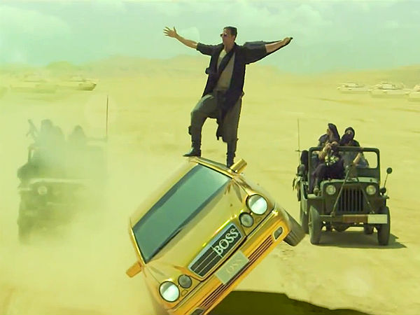 Boss Akshay Kumar Stunt With Golden Mercedes Benz 