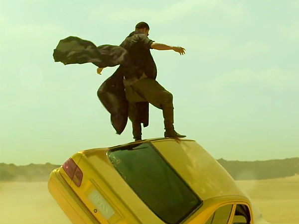Boss Akshay Kumar Stunt With Golden Mercedes Benz 