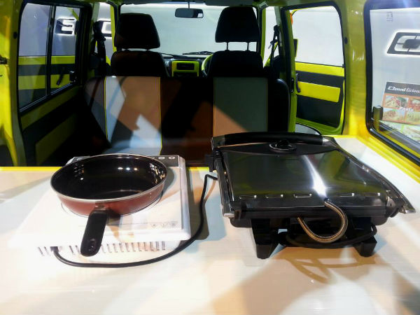 Maruti Omni Cafe; A Brilliant Idea For Street Food Vendors