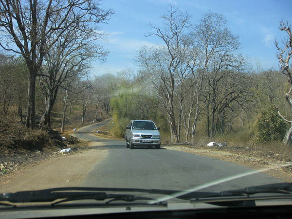 पहाड़ों पर गाड़ी चलाते समय इन बातों का रखें खयाल