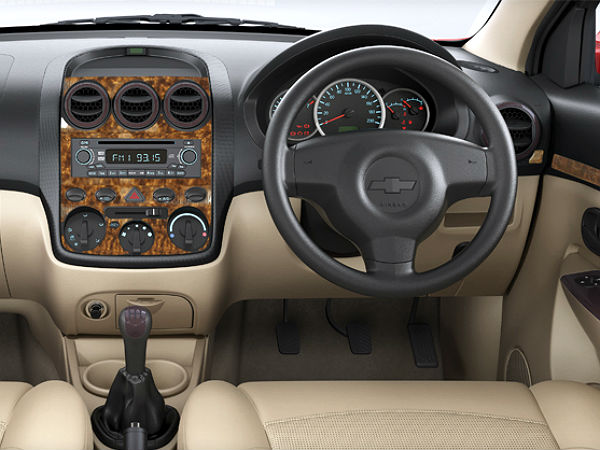 शेवरले इंज्‍वॉय एनिवर्सरी लिमिटेड एडिशन