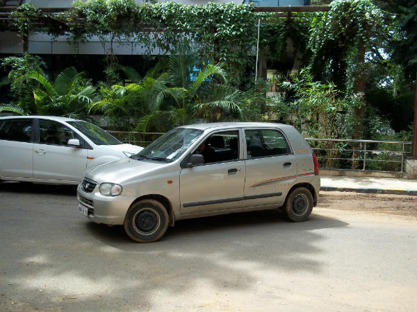 खाली स्थान पर कार को बैक करना (जारी...)