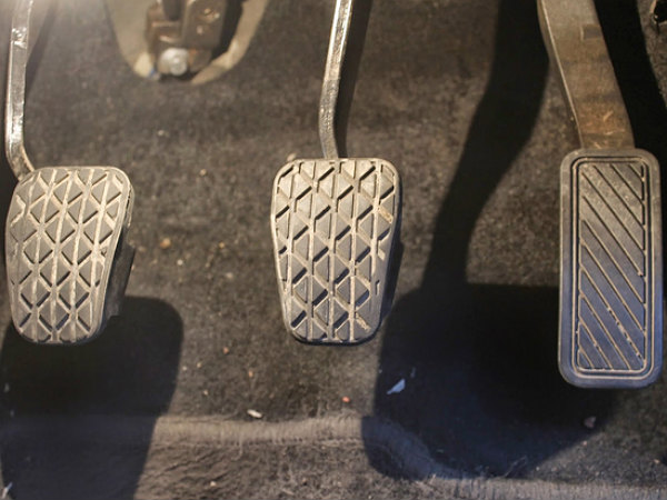 2014 फोर्ड फिएस्टा रिव्यू: चीजें जो हमें अच्छी नहीं लगी