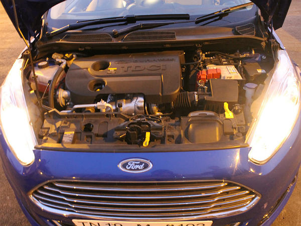 2014 फोर्ड फिएस्टा रिव्यू: इंजन