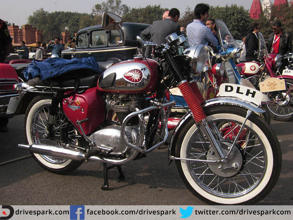 21 गन सैल्यूट विंटेज कार रैली: क्लासिक कारों का उत्सव