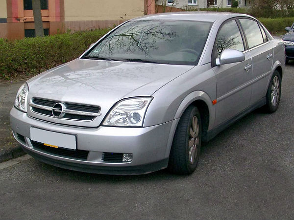 3. ओपल वेक्ट्रा: 2003–2005