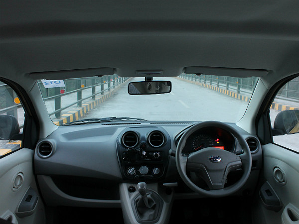 8. सीधी, सरल आंतरिक सज्जा: