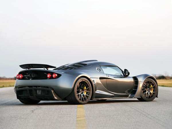 दुनिया की सबसे तेज रफ्तार कार 