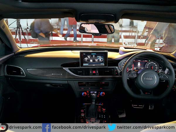 आकर्षक इंटीरियर 