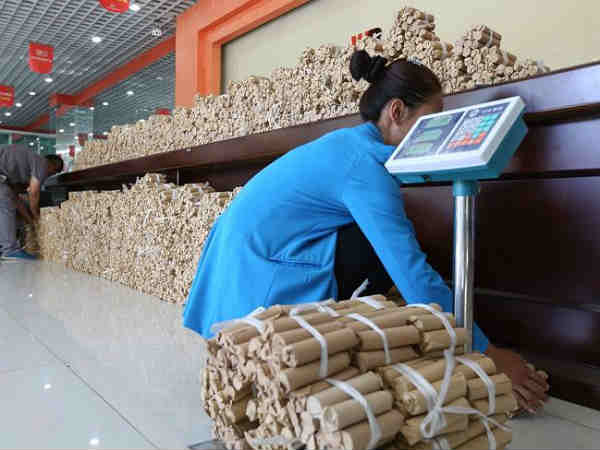 सिक्‍कों से खरीदारी के उदाहरण 