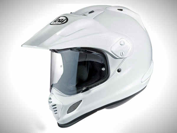 सफेद रंग का हेल्‍मेट 