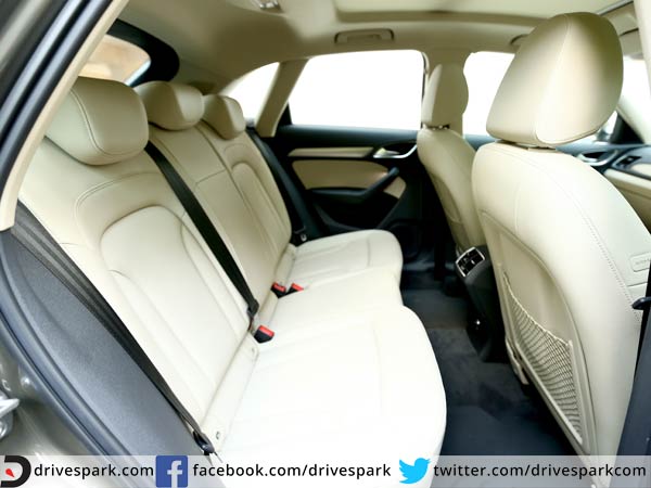 कार के भीतर स्‍पेश