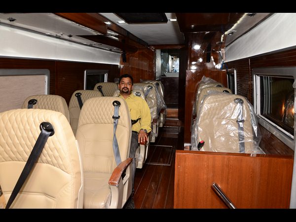 तेलंगाना के सीएम की 5 करोड़ की बुलेट प्रूफ बस देख दंग रह जायेंगे