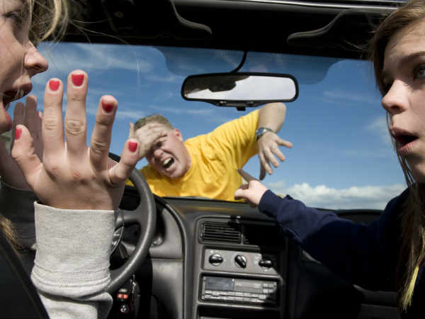 4• चालक का भ्रमित होना: 