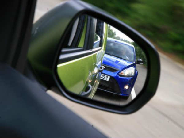 7• ओवरटेकिंग: 