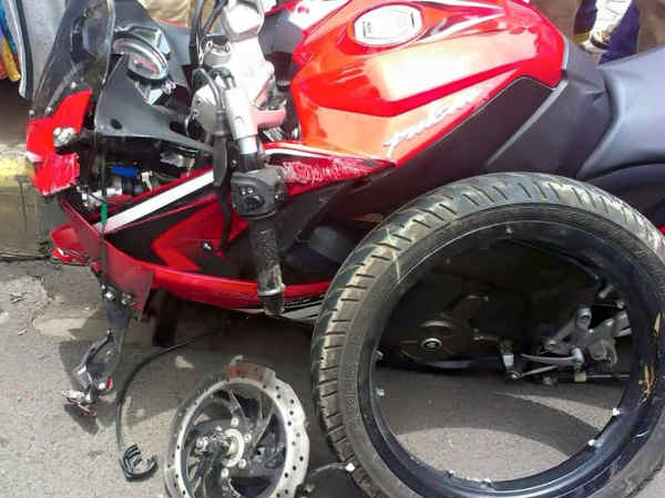 बजाज पल्‍सर के एलॉय व्‍हील का टूटना, कौन है जिम्‍मेदार ?