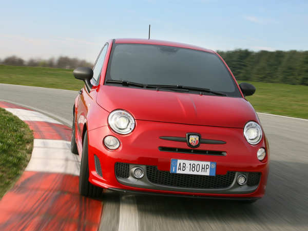 फिएट ने पेश की अपनी शानदार कार अबार्थ